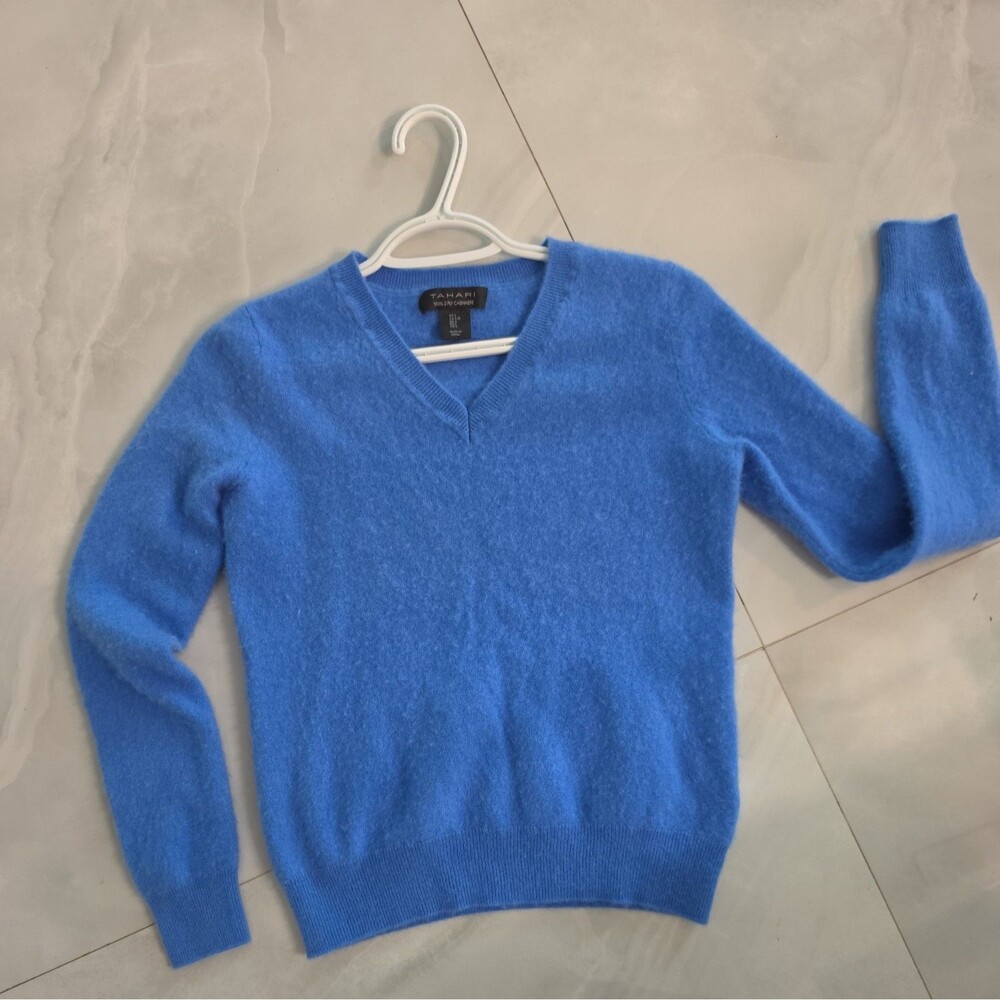 Tahari Women's Blue 100%  Cashmere V-Neck Long Sleeve Knit Ribbed Trim Sweater L